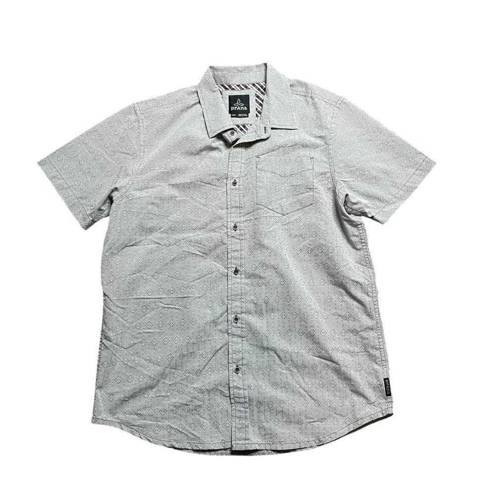 Prana Voyage Light Gray Patterned Button Down Shirt Size Medium